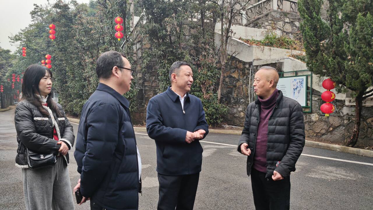 市住新局领导节前慰问（公众号已发）.jpg