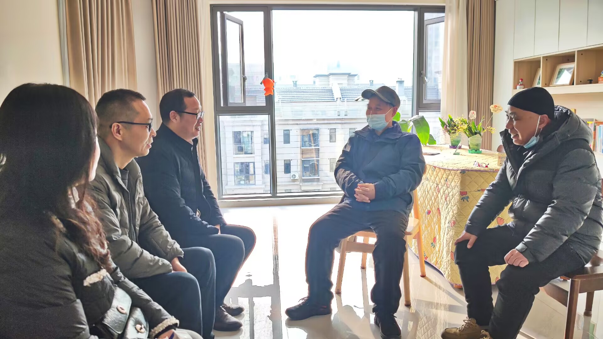 公司领导慰问退休职工（公众号已发）.jpg